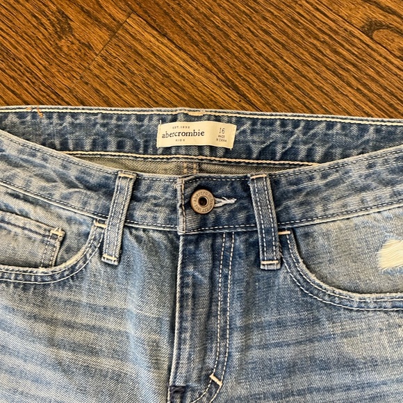 New with tags Girls’ Abercrombie & Fitch jeans. Sz 16 - Picture 3 of 6